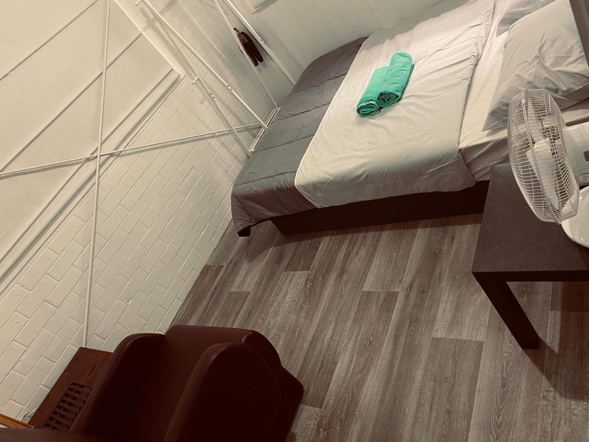 Yny Guest House Waterford ภายนอก รูปภาพ