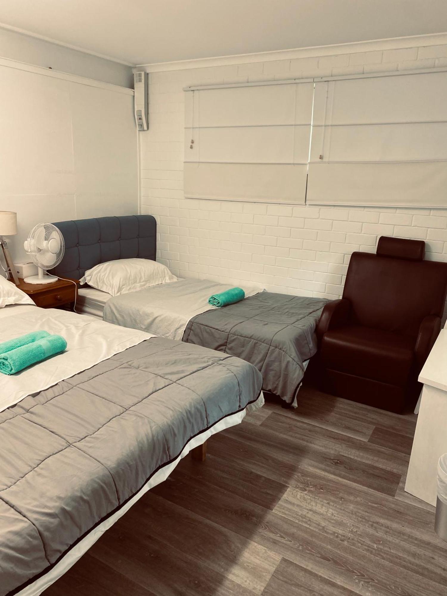 Yny Guest House Waterford ภายนอก รูปภาพ
